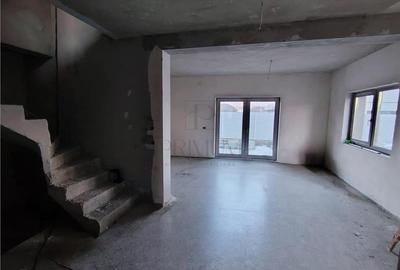 Duplex superb - Separat prin spatiu de depozitare - bucatarie inchisa. - 12