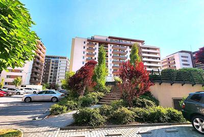 Apartament cu 3 camere decomandat în Tractorul