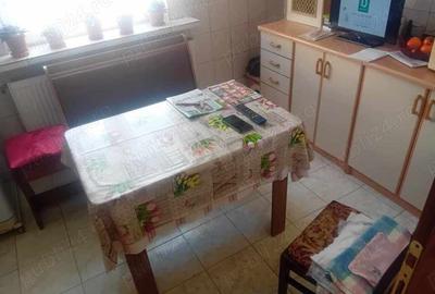 Apartament cu 3 camere decomandat în Dărmănești - 12