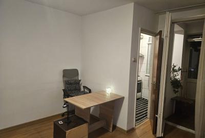 Garsonieră în Titan - 2