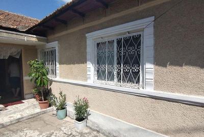 Casă cu 5 camere cu Teren 354 Mp în Km 5