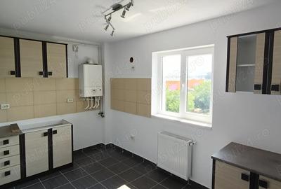 Inchiriez apartament 3 camere - 4