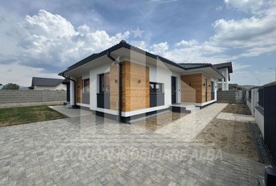 Casă individuală cu 4 camere cu Canalizare în Micești - 1