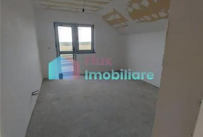 Casă cu 4 camere cu Teren 8450 Mp în Central - 8