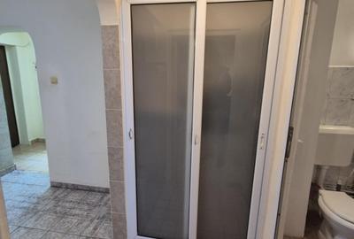 Apartament cu 2 camere semidecomandat în Iancului