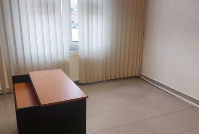 Spațiu comercial, de 45 mp, în Central - 4