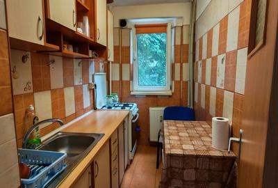 Apartament cu 2 camere decomandat în Roșu