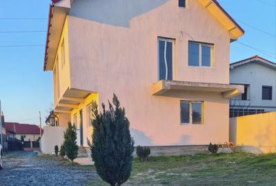Casă cu 4 camere cu Canalizare în Central - 13