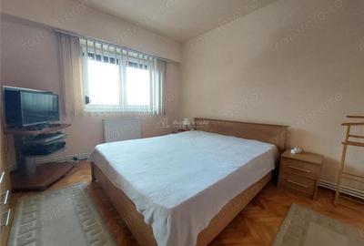 Apartament cu 4 camere decomandat în Transilvaniei