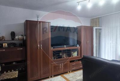 Vanzare ap 3 camere 2 bai etaj 1 complet decomandat zona Miorita - 3