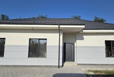 Casa pe Parter - strada privata - aproape de DN1 si A0 - 2