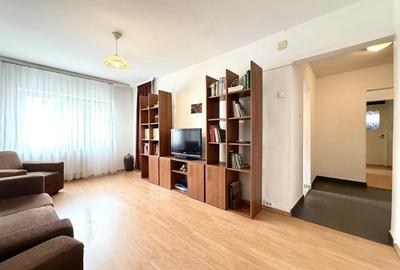 Apartament cu 3 camere decomandat în Aradului