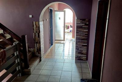 Casă cu 4 camere decomandat în Central - 2