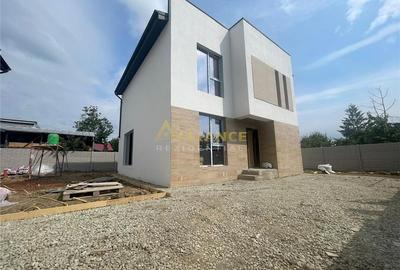 Casă individuală cu 5 camere cu Teren 300 Mp în Central - 1