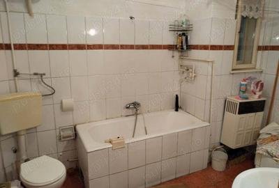 Vand casa in curte comuna - 2