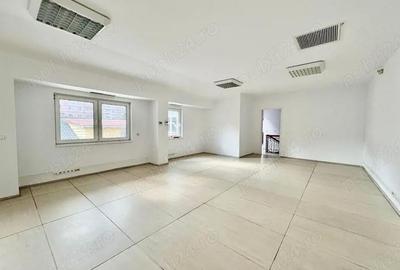 Casă cu 7 camere cu Teren 500 Mp în Central - 2