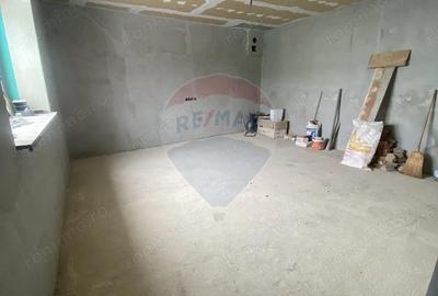 Apartament cu 2 camere semidecomandat în Mediaș - 3