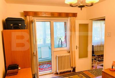 Apartament de vanzare, cu 3 camere, zona 7 Noiembrie - 5