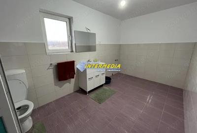 Casă cu 4 camere cu Teren 1400 Mp în Micești