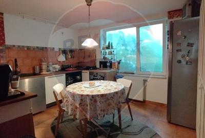Casă individuală cu 8 camere cu Teren 982 Mp în Central - 9