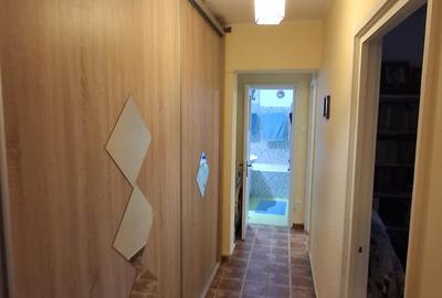 Apartament cu 4 camere decomandat în Titan - 11