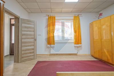 Apartament cu 3 camere decomandat, mobilat în Dârste - 24