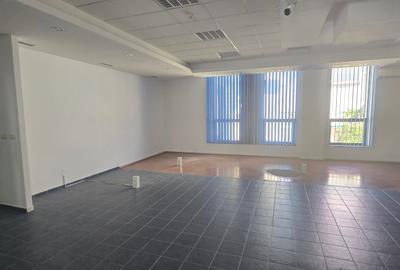 Spațiu comercial, de 750 mp, în Central - 7