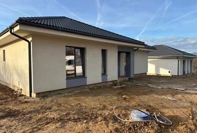 Casă cu 4 camere în Satu Nou de Jos - 3