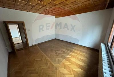 Vila de vanzare in zona Central Campulung-Muscel - 14