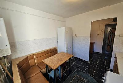 Apartament cu 2 camere semidecomandat, mobilat în Micro I - 17