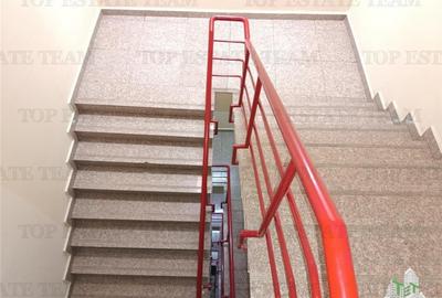 Super apartament cochet din 2008 cu 3 cam. si balcon plus loc de parcare, avand - 17