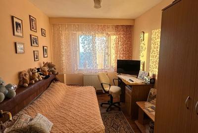 Apartament cu 4 camere decomandat în Viziru 3 - 4