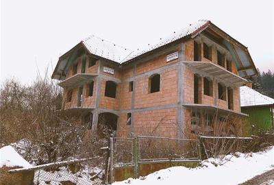 Casă cu 15 camere cu Teren 700 Mp în Băile Tușnad - 1