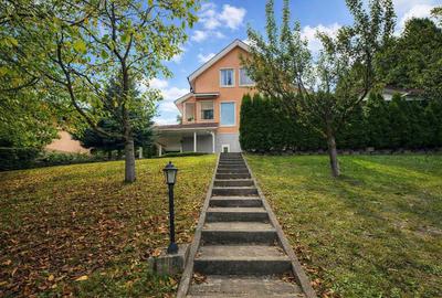 Casă cu 4 camere în Livezeni