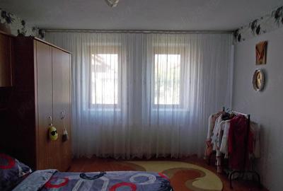 Casă cu 6 camere cu Teren 1600 Mp în Aradului - 1