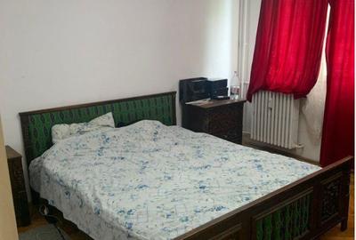 Apartament cu 3 camere decomandat în Costin Georgian