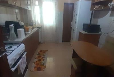 Apartament cu 4 camere decomandat în Traian - 3