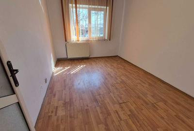 Apartament cu 3 camere decomandat în Central - 6