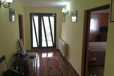 Casă cu 4 camere cu Teren 2000 Mp în Vișani