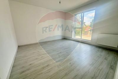 Inchiriere ap 3 camere plus curte de 40 mp - 11