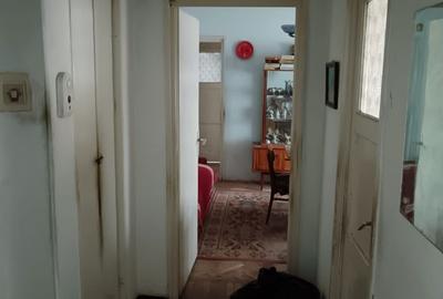 Apartament cu 3 camere semidecomandat în George Enescu