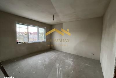 Casă cu 4 camere cu Teren 400 Mp în Sânmihaiu Român - 3