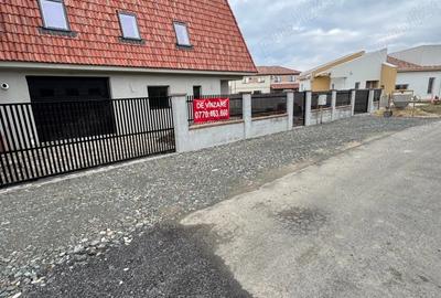 Casă cu Teren 605 Mp în Albina - 3