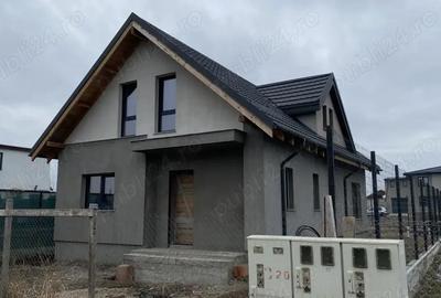 Casă cu 4 camere în Central - 1