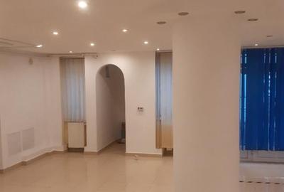 Birou, de 95 mp, în Central