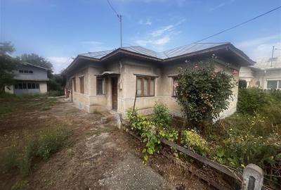 Oportunitate unica  Casa + 2.300 /? teren, deschidere DN1