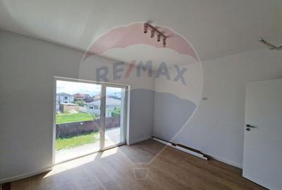 Casa / Vila - 132,5 mp , teren - 264 mp / zona Carcea - 27