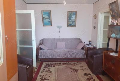 Vanzare Apartament 2 cam. cf.1 semidec. etajul 4 din 4, mobilat pe Bld. Iindependentei - CEC - 5