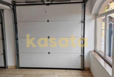 Casă cu 7 camere cu Canalizare în Central - 1