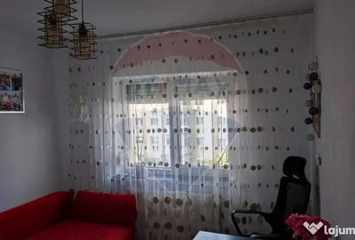 Apartament cu 3 camere decomandat în Sărari